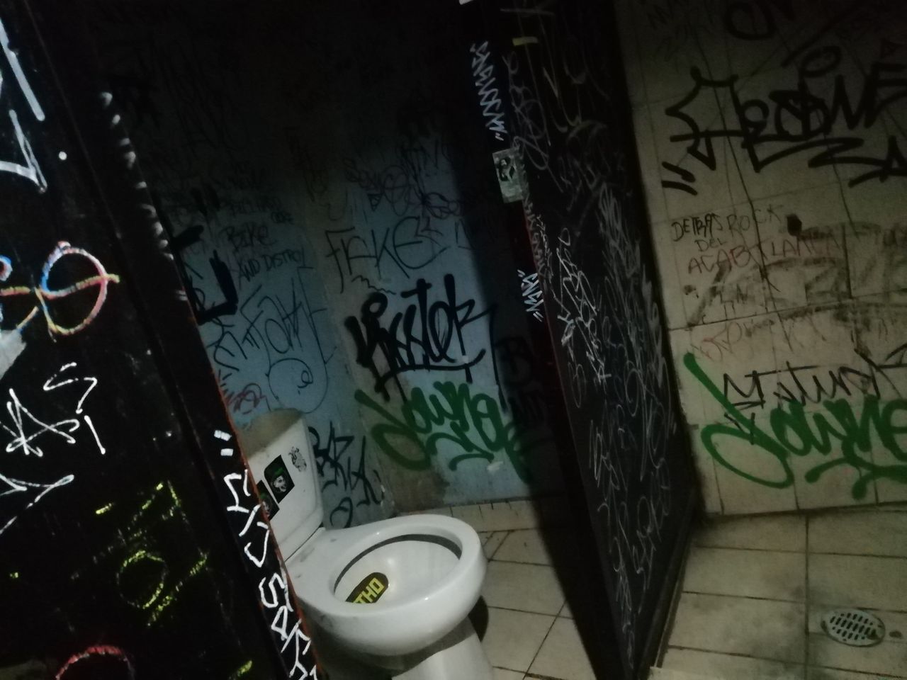 A bathroom in CDMX. 2017